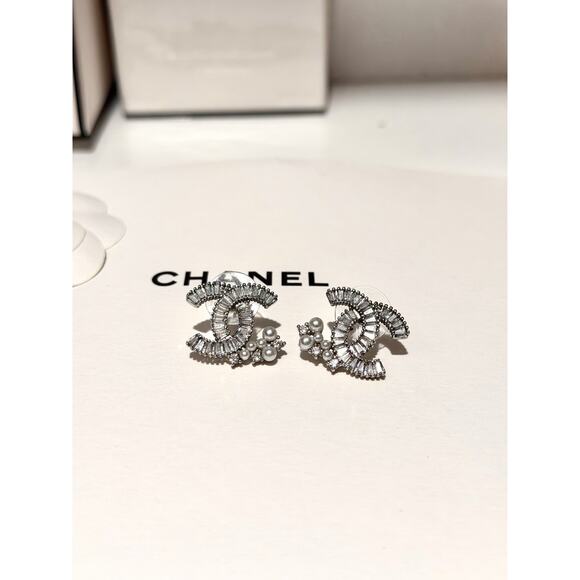 Double C Stud earrings - Picture 1 of 3